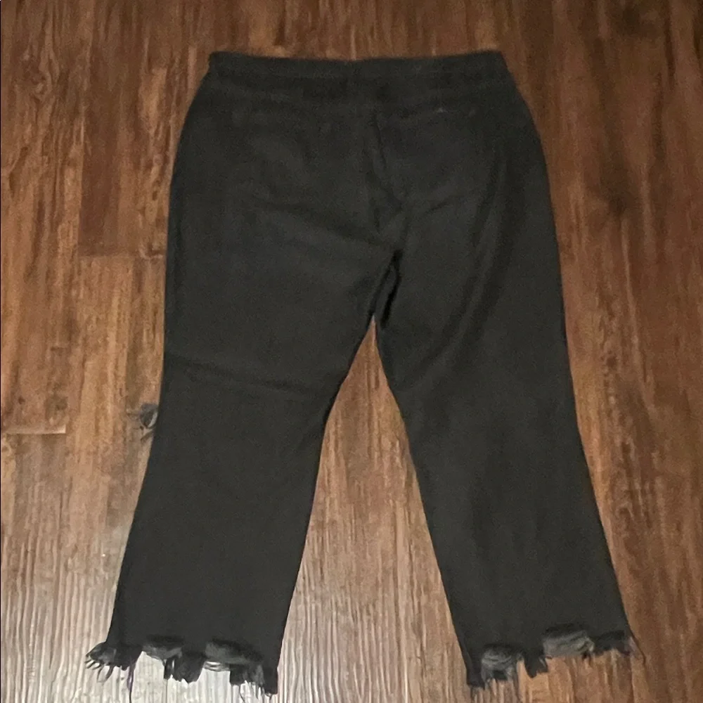 Size 32 Maggie Distressed Black Women Jeans - Picture 9 of 12